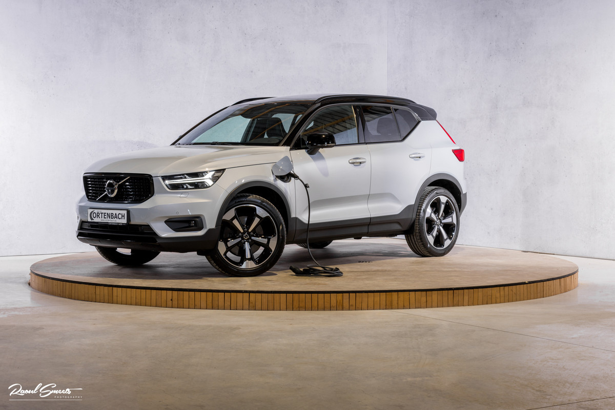 Volvo XC40 1.5 T5 Twin Engine R-Design | Panorama dak | Adaptieve cruise | Harman Kardon | Memory | Blis |