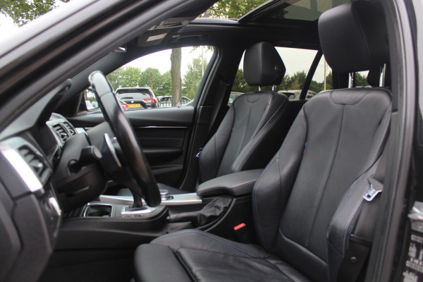 BMW 3 Serie Touring 320i M Sport Edition / Panoramadak / Camera / Head-up / Leder / Keyless / 18'' / Navigatie / Stoelverwarming / DAB / Cruise Control