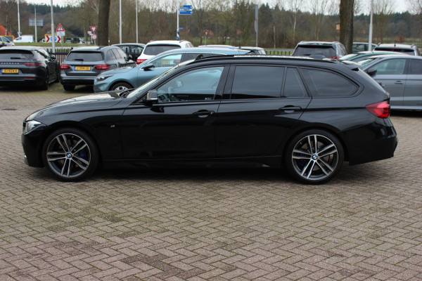 BMW 3 Serie Touring 320i M Sport Edition / Panoramadak / Camera / Head-up / Leder / Keyless / 18'' / Navigatie / Stoelverwarming / DAB / Cruise Control