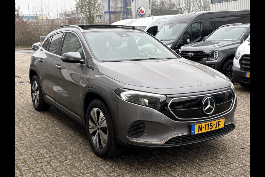 Mercedes-Benz EQA 250 Business Solution Luxury 67 kWh | 95% SOH | Wegklapbare Trekhaak | Panoramadak | Stoelverwarming | Elek. Kofferklep |