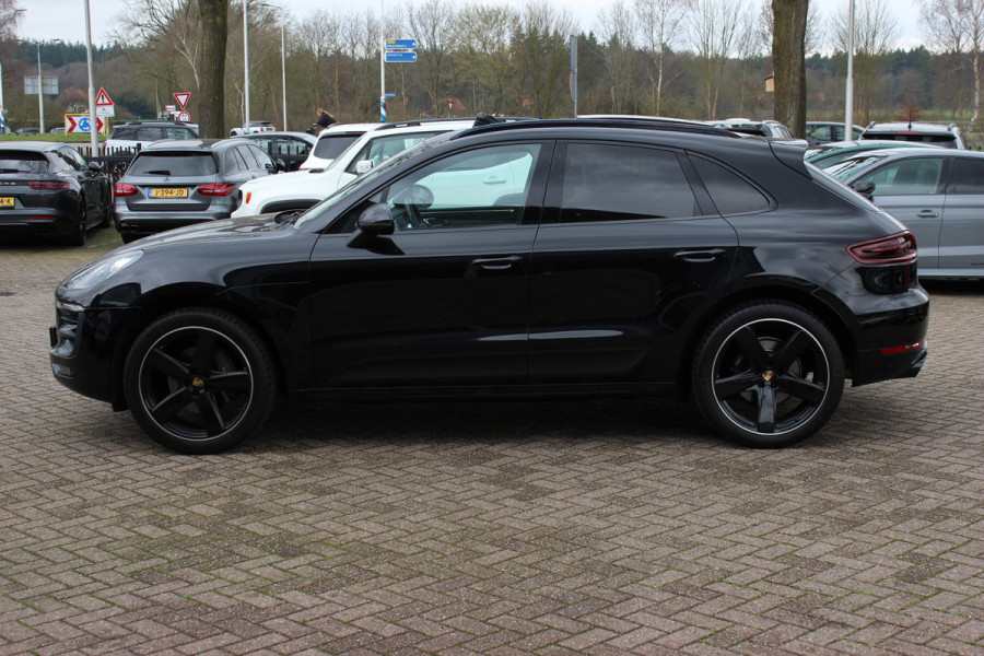 Porsche Macan 2.0 / NL Auto / Dealer onderhouden / Panoramadak / Camera / Luchtvering / Sportdesign+Chrono / 21'' / Adaptieve stoelen / CarPlay / Bose / DAB / Stoelverwarming / ACC