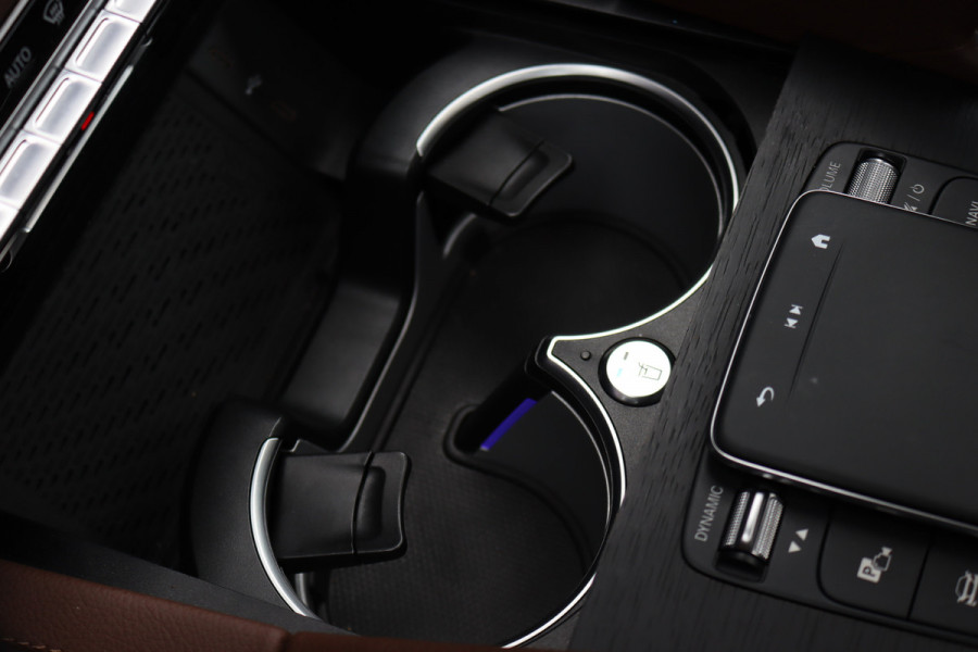 Mercedes-Benz GLE 400 e 4MATIC AMG Line | Luchtvering | Distronic | Trekhaak | Panoramadak | HUD | Verwarmd Stuurwiel | Soft-Close | Burmester | Stoelventilatie | Surround Camera | Keyless Go |