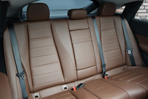 Mercedes-Benz GLE 400 e 4MATIC AMG Line | Luchtvering | Distronic | Trekhaak | Panoramadak | HUD | Verwarmd Stuurwiel | Soft-Close | Burmester | Stoelventilatie | Surround Camera | Keyless Go |