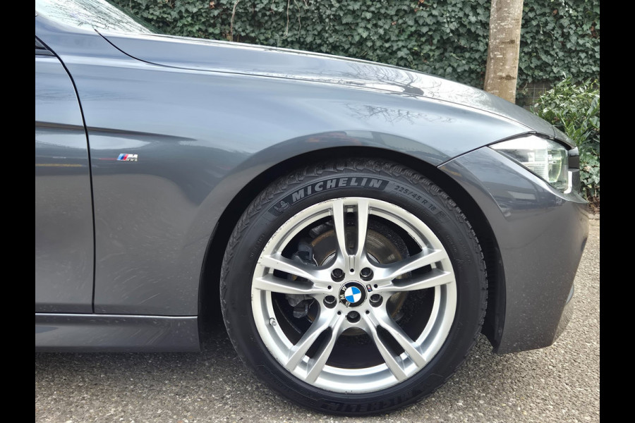 BMW 3 Serie Touring M Sport virtual Dash Nbt EVO Id6 Navi Apple CarPlay Corporate Lease