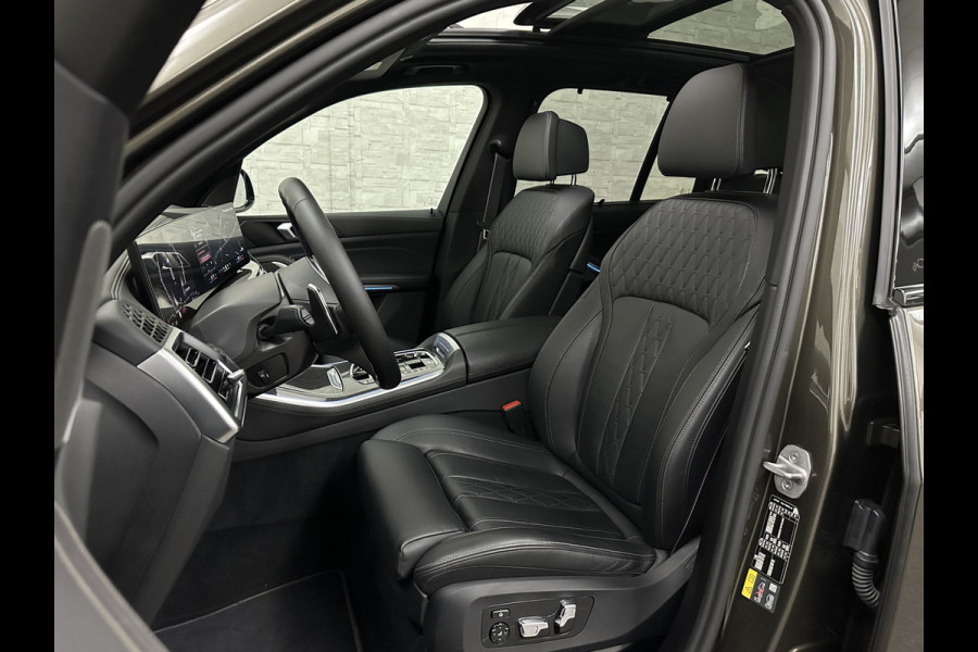 BMW X5 50e M-Sport Pro | Panorama | 360 Camera | ACC | Carbon | Individual Leder | Trekhaak | Head-Up | Keyless-Entry | Harman-Kardon | Stoelverwarming V+A | Memory | Stuurverwarming | 22 inch | Iconic-Glow | M-Gordels | ISO-Glas | Zonwering | Beker Clima | Standkachel | Carplay | Draadloos Laden |