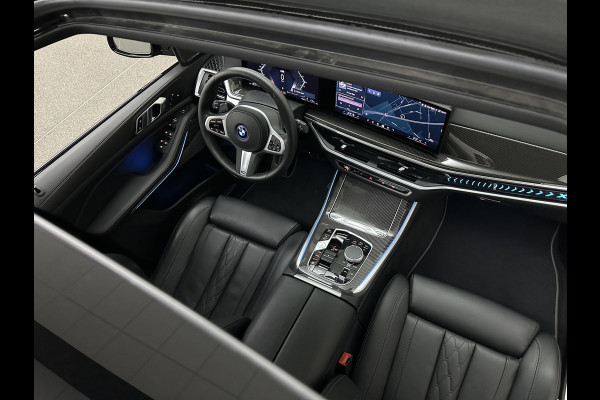 BMW X5 50e M-Sport Pro | Panorama | 360 Camera | ACC | Carbon | Individual Leder | Trekhaak | Head-Up | Keyless-Entry | Harman-Kardon | Stoelverwarming V+A | Memory | Stuurverwarming | 22 inch | Iconic-Glow | M-Gordels | ISO-Glas | Zonwering | Beker Clima | Standkachel | Carplay | Draadloos Laden |