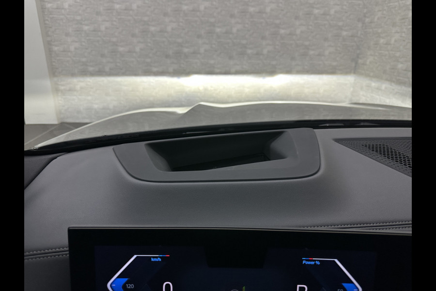 BMW X5 50e M-Sport Pro | Panorama | 360 Camera | ACC | Carbon | Individual Leder | Trekhaak | Head-Up | Keyless-Entry | Harman-Kardon | Stoelverwarming V+A | Memory | Stuurverwarming | 22 inch | Iconic-Glow | M-Gordels | ISO-Glas | Zonwering | Beker Clima | Standkachel | Carplay | Draadloos Laden |