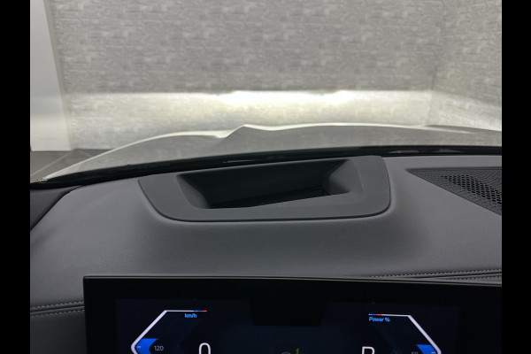 BMW X5 50e M-Sport Pro | Panorama | 360 Camera | ACC | Carbon | Individual Leder | Trekhaak | Head-Up | Keyless-Entry | Harman-Kardon | Stoelverwarming V+A | Memory | Stuurverwarming | 22 inch | Iconic-Glow | M-Gordels | ISO-Glas | Zonwering | Beker Clima | Standkachel | Carplay | Draadloos Laden |