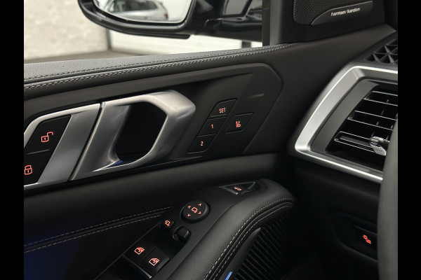 BMW X5 50e M-Sport Pro | Panorama | 360 Camera | ACC | Carbon | Individual Leder | Trekhaak | Head-Up | Keyless-Entry | Harman-Kardon | Stoelverwarming V+A | Memory | Stuurverwarming | 22 inch | Iconic-Glow | M-Gordels | ISO-Glas | Zonwering | Beker Clima | Standkachel | Carplay | Draadloos Laden |