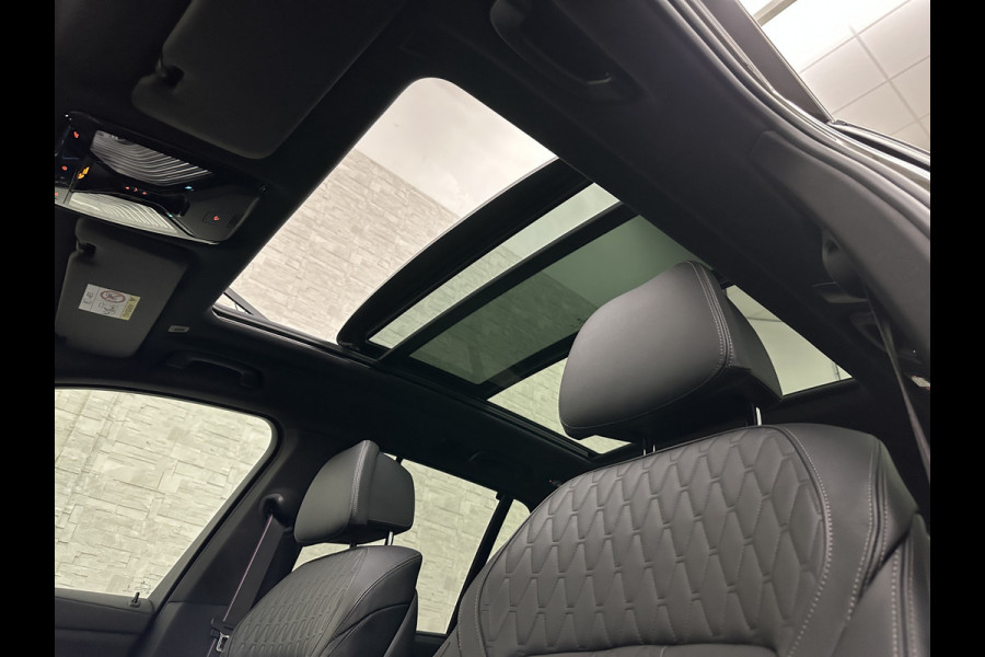 BMW X5 50e M-Sport Pro | Panorama | 360 Camera | ACC | Carbon | Individual Leder | Trekhaak | Head-Up | Keyless-Entry | Harman-Kardon | Stoelverwarming V+A | Memory | Stuurverwarming | 22 inch | Iconic-Glow | M-Gordels | ISO-Glas | Zonwering | Beker Clima | Standkachel | Carplay | Draadloos Laden |