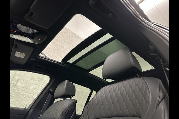 BMW X5 50e M-Sport Pro | Panorama | 360 Camera | ACC | Carbon | Individual Leder | Trekhaak | Head-Up | Keyless-Entry | Harman-Kardon | Stoelverwarming V+A | Memory | Stuurverwarming | 22 inch | Iconic-Glow | M-Gordels | ISO-Glas | Zonwering | Beker Clima | Standkachel | Carplay | Draadloos Laden |