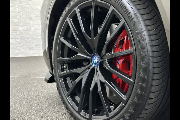 BMW X5 50e M-Sport Pro | Panorama | 360 Camera | ACC | Carbon | Individual Leder | Trekhaak | Head-Up | Keyless-Entry | Harman-Kardon | Stoelverwarming V+A | Memory | Stuurverwarming | 22 inch | Iconic-Glow | M-Gordels | ISO-Glas | Zonwering | Beker Clima | Standkachel | Carplay | Draadloos Laden |