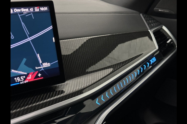 BMW X5 50e M-Sport Pro | Panorama | 360 Camera | ACC | Carbon | Individual Leder | Trekhaak | Head-Up | Keyless-Entry | Harman-Kardon | Stoelverwarming V+A | Memory | Stuurverwarming | 22 inch | Iconic-Glow | M-Gordels | ISO-Glas | Zonwering | Beker Clima | Standkachel | Carplay | Draadloos Laden |