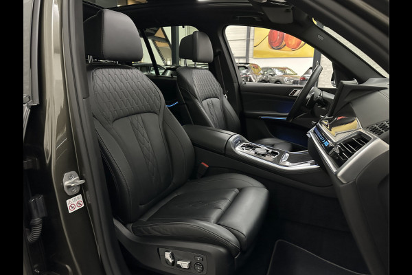 BMW X5 50e M-Sport Pro | Panorama | 360 Camera | ACC | Carbon | Individual Leder | Trekhaak | Head-Up | Keyless-Entry | Harman-Kardon | Stoelverwarming V+A | Memory | Stuurverwarming | 22 inch | Iconic-Glow | M-Gordels | ISO-Glas | Zonwering | Beker Clima | Standkachel | Carplay | Draadloos Laden |