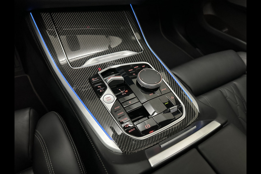 BMW X5 50e M-Sport Pro | Panorama | 360 Camera | ACC | Carbon | Individual Leder | Trekhaak | Head-Up | Keyless-Entry | Harman-Kardon | Stoelverwarming V+A | Memory | Stuurverwarming | 22 inch | Iconic-Glow | M-Gordels | ISO-Glas | Zonwering | Beker Clima | Standkachel | Carplay | Draadloos Laden |