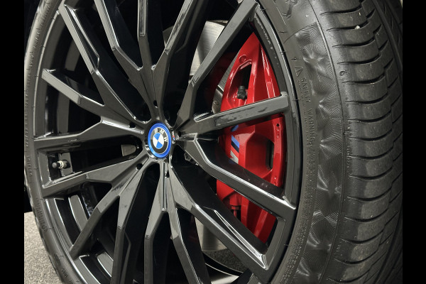 BMW X5 50e M-Sport Pro | Panorama | 360 Camera | ACC | Carbon | Individual Leder | Trekhaak | Head-Up | Keyless-Entry | Harman-Kardon | Stoelverwarming V+A | Memory | Stuurverwarming | 22 inch | Iconic-Glow | M-Gordels | ISO-Glas | Zonwering | Beker Clima | Standkachel | Carplay | Draadloos Laden |