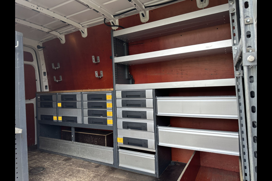 Volkswagen Crafter 2.0 TDI 141 PK RWD HIGHLINE ++ / L3H3 / 1e EIG. / BOTT INRICHTING / 3 TONS TREKHAAK / GEVEERDE STOEL / CAMERA / CRUISE / AIRCO