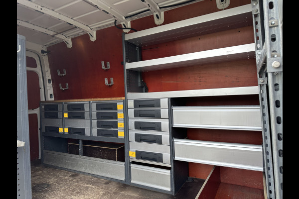 Volkswagen Crafter 2.0 TDI 141 PK RWD HIGHLINE ++ / L3H3 / 1e EIG. / BOTT INRICHTING / 3 TONS TREKHAAK / GEVEERDE STOEL / CAMERA / CRUISE / AIRCO