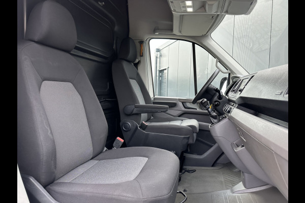 Volkswagen Crafter 2.0 TDI 141 PK RWD HIGHLINE ++ / L3H3 / 1e EIG. / BOTT INRICHTING / 3 TONS TREKHAAK / GEVEERDE STOEL / CAMERA / CRUISE / AIRCO