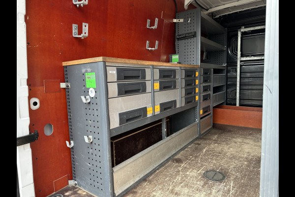 Volkswagen Crafter 2.0 TDI 141 PK RWD HIGHLINE ++ / L3H3 / 1e EIG. / BOTT INRICHTING / 3 TONS TREKHAAK / GEVEERDE STOEL / CAMERA / CRUISE / AIRCO