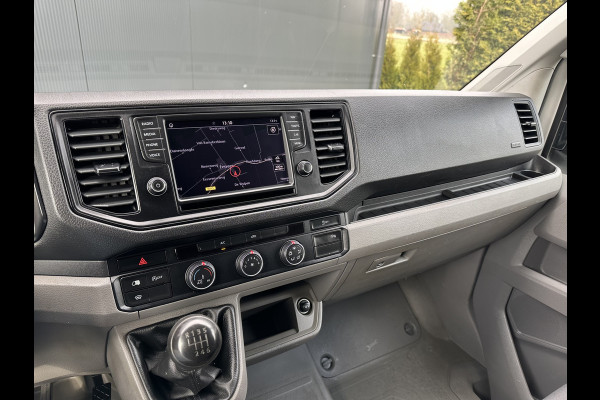 Volkswagen Crafter 2.0 TDI 141 PK RWD HIGHLINE ++ / L3H3 / 1e EIG. / BOTT INRICHTING / 3 TONS TREKHAAK / GEVEERDE STOEL / CAMERA / CRUISE / AIRCO