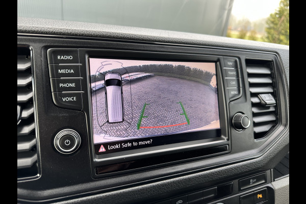 Volkswagen Crafter 2.0 TDI 141 PK RWD HIGHLINE ++ / L3H3 / 1e EIG. / BOTT INRICHTING / 3 TONS TREKHAAK / GEVEERDE STOEL / CAMERA / CRUISE / AIRCO