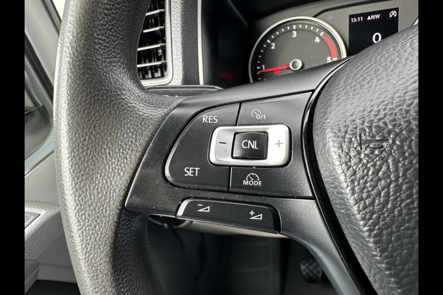 Volkswagen Crafter 2.0 TDI 141 PK RWD HIGHLINE ++ / L3H3 / 1e EIG. / BOTT INRICHTING / 3 TONS TREKHAAK / GEVEERDE STOEL / CAMERA / CRUISE / AIRCO