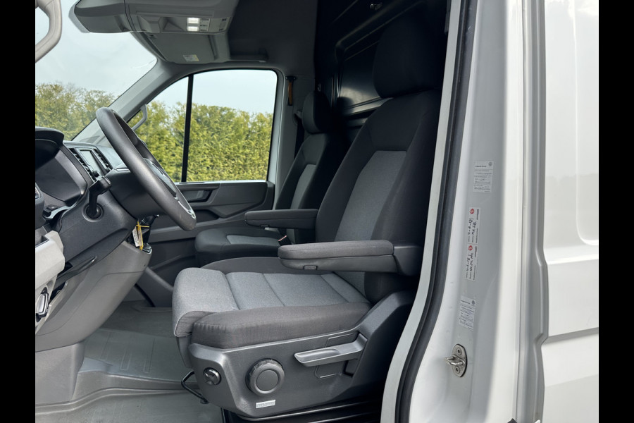 Volkswagen Crafter 2.0 TDI 141 PK RWD HIGHLINE ++ / L3H3 / 1e EIG. / BOTT INRICHTING / 3 TONS TREKHAAK / GEVEERDE STOEL / CAMERA / CRUISE / AIRCO