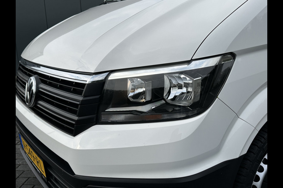 Volkswagen Crafter 2.0 TDI 141 PK RWD HIGHLINE ++ / L3H3 / 1e EIG. / BOTT INRICHTING / 3 TONS TREKHAAK / GEVEERDE STOEL / CAMERA / CRUISE / AIRCO