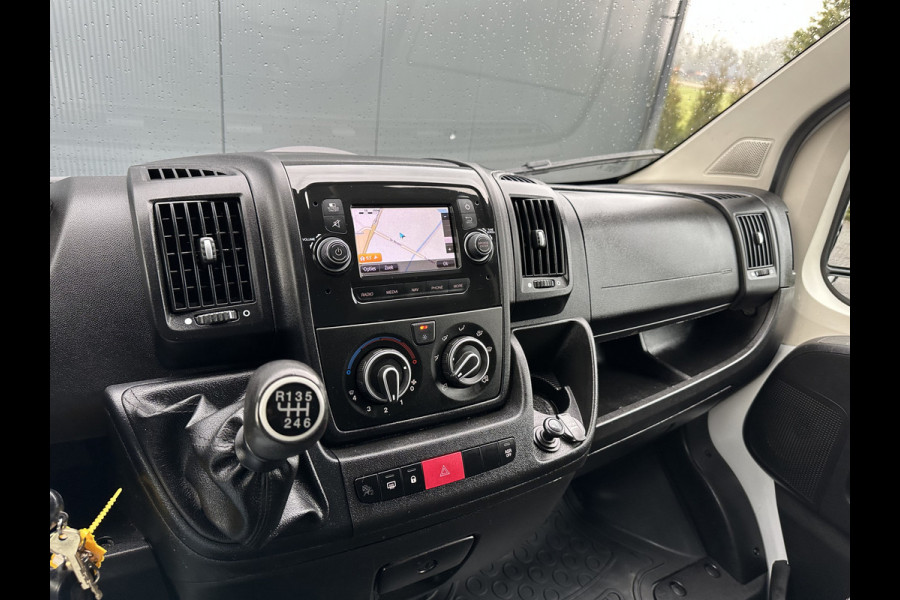 Opel Movano 2.2D 140 PK 3.5T / L3H2 / 49.954 KM / 3 TONS TREKHAAK / IMPERIAAL + LADDER / CAMERA / CRUISE / AIRCO