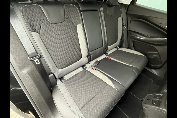 Opel Grandland X BWJ 2021 | 1.2T 131PK Bus Executive | TREKHAAK | CAMERA A | NAVI | CLIMA | PDC 2X | CARPLAY | LMV | PRIVACY GLASS