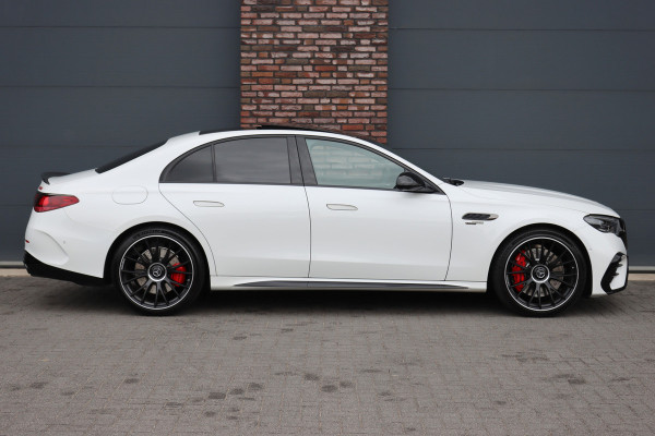 Mercedes-Benz E-Klasse AMG 53 4MATIC+ Premium | 585pk | Hyperscreen | Achterasbesturing | Carbon | AMG Drivers Package | Distronic+ | HUD | Panoramadak | Digital Light | Burmester |