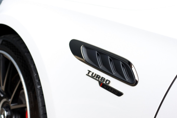 Mercedes-Benz E-Klasse AMG 53 4MATIC+ Premium | 585pk | Hyperscreen | Achterasbesturing | Carbon | AMG Drivers Package | Distronic+ | HUD | Panoramadak | Digital Light | Burmester |
