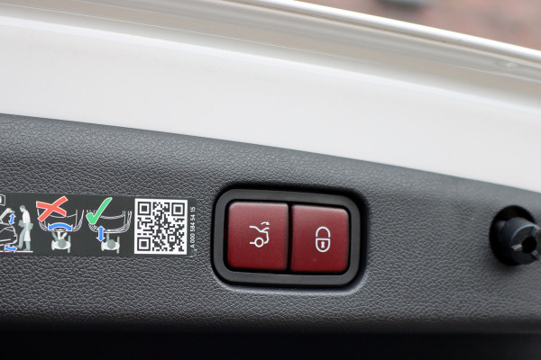 Mercedes-Benz E-Klasse AMG 53 4MATIC+ Premium | 585pk | Hyperscreen | Achterasbesturing | Carbon | AMG Drivers Package | Distronic+ | HUD | Panoramadak | Digital Light | Burmester |