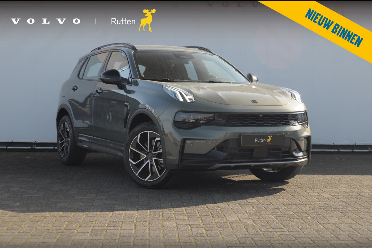 Lynk & Co 01 276PK Automaat Core / Adaptieve cruise control / Stoel - en stuurwielverarming / Parkeersensoren met camera / Apple carplay / Trekhaak / Metallic lak / 19" lichtmetalen velgen