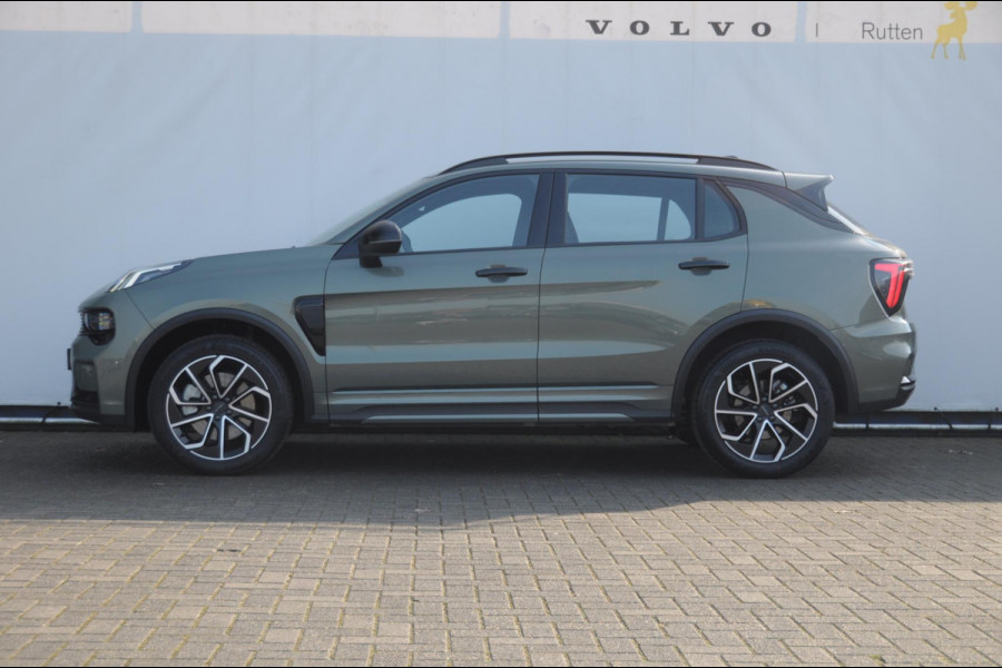 Lynk & Co 01 276PK Automaat Core / Adaptieve cruise control / Stoel - en stuurwielverarming / Parkeersensoren met camera / Apple carplay / Trekhaak / Metallic lak / 19" lichtmetalen velgen