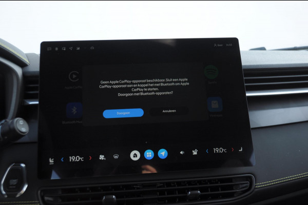 Lynk & Co 01 276PK Automaat Core / Adaptieve cruise control / Stoel - en stuurwielverarming / Parkeersensoren met camera / Apple carplay / Trekhaak / Metallic lak / 19" lichtmetalen velgen
