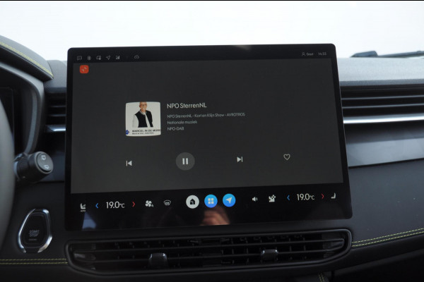 Lynk & Co 01 276PK Automaat Core / Adaptieve cruise control / Stoel - en stuurwielverarming / Parkeersensoren met camera / Apple carplay / Trekhaak / Metallic lak / 19" lichtmetalen velgen