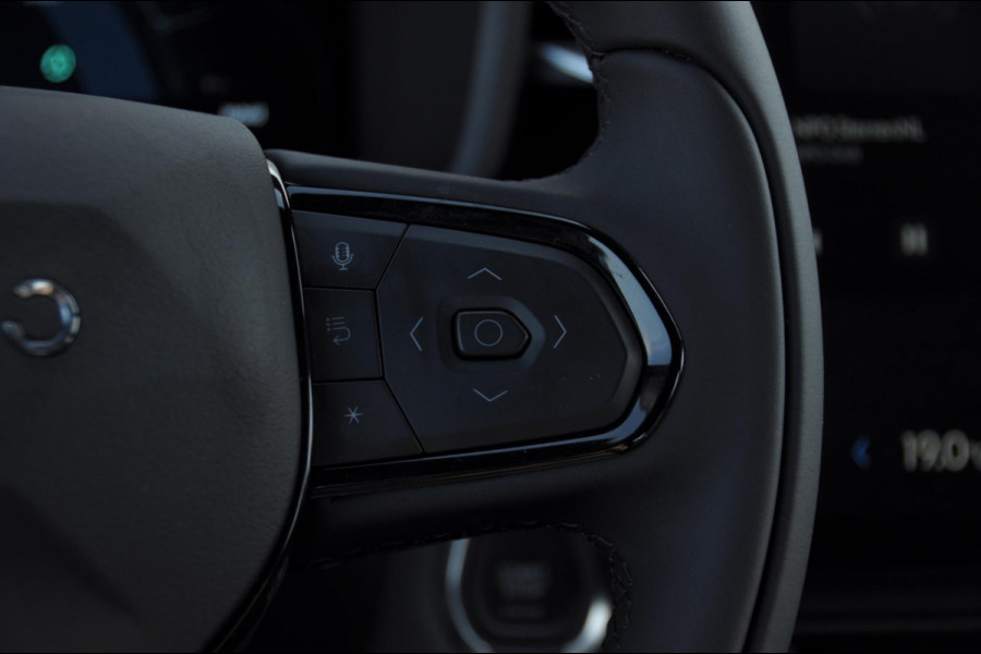 Lynk & Co 01 276PK Automaat Core / Adaptieve cruise control / Stoel - en stuurwielverarming / Parkeersensoren met camera / Apple carplay / Trekhaak / Metallic lak / 19" lichtmetalen velgen