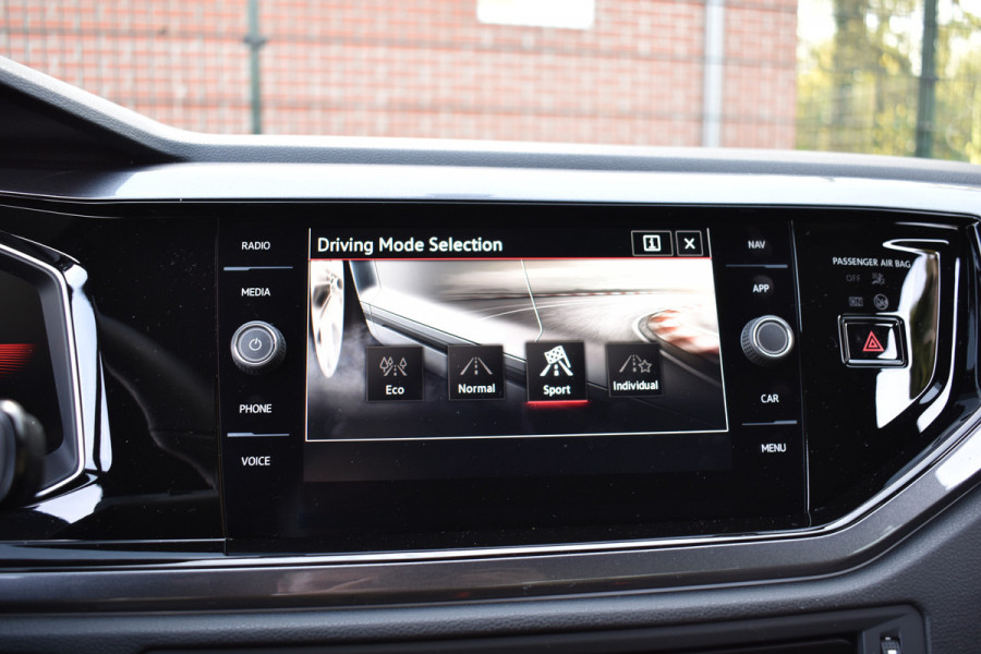 Volkswagen Polo 2.0 TSI GTI TSI 210PK DSG GTI-SPORT IQ-LIGHT/PDC/CARPLAY FABRIEKS GARANTIE ***