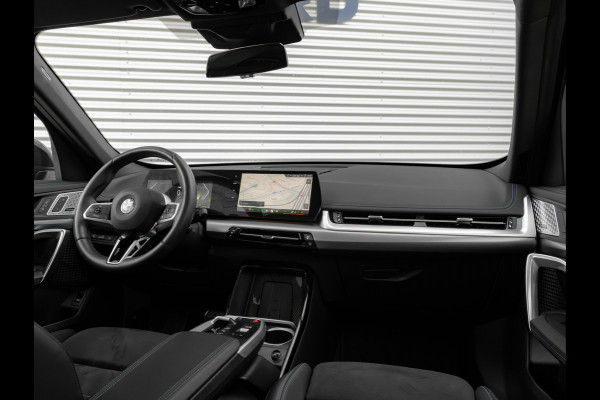 BMW X1 sDrive18i M-Sport - Pano - Trekhaak - Memoryzetel - Harman Kardon
