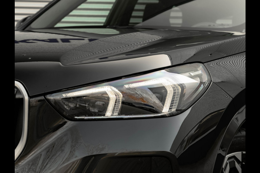 BMW X1 sDrive18i M-Sport - Pano - Trekhaak - Memoryzetel - Harman Kardon