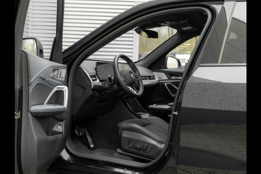 BMW X1 sDrive18i M-Sport - Pano - Trekhaak - Memoryzetel - Harman Kardon
