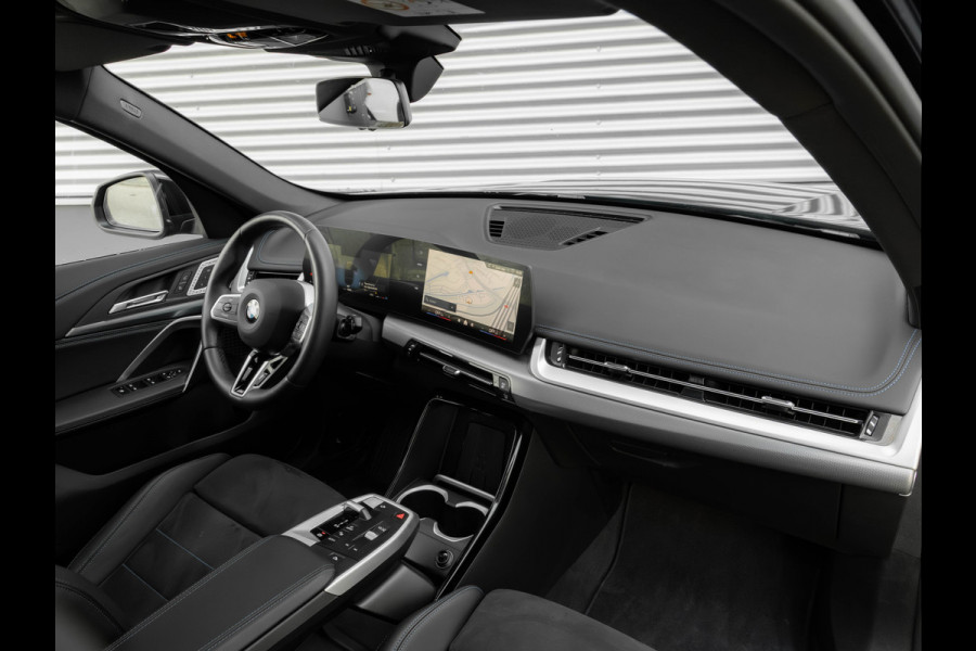 BMW X1 sDrive18i M-Sport - Pano - Trekhaak - Memoryzetel - Harman Kardon