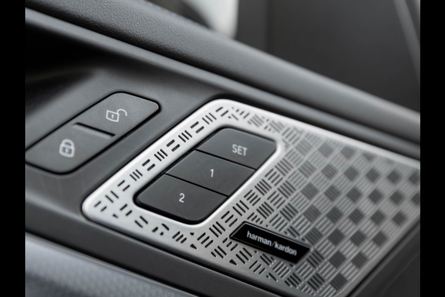 BMW X1 sDrive18i M-Sport - Pano - Trekhaak - Memoryzetel - Harman Kardon