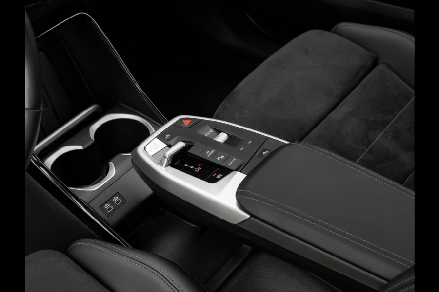 BMW X1 sDrive18i M-Sport - Pano - Trekhaak - Memoryzetel - Harman Kardon