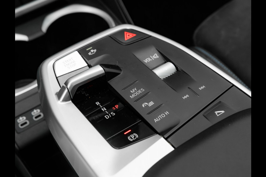 BMW X1 sDrive18i M-Sport - Pano - Trekhaak - Memoryzetel - Harman Kardon
