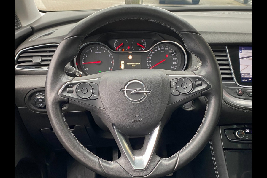 Opel Grandland X 1.2 Turbo Innovation - Panorama dak I Navigatie/Apple CarPlay I Airco I LED I PDC I Sport velgen I Dealer onderh.