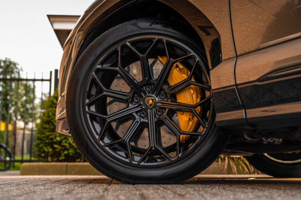 Lamborghini Urus 4.0 V8 650 PK Pano Keramisch B&O Advanced Massage Luchtvering 360 Camera ACC 22''