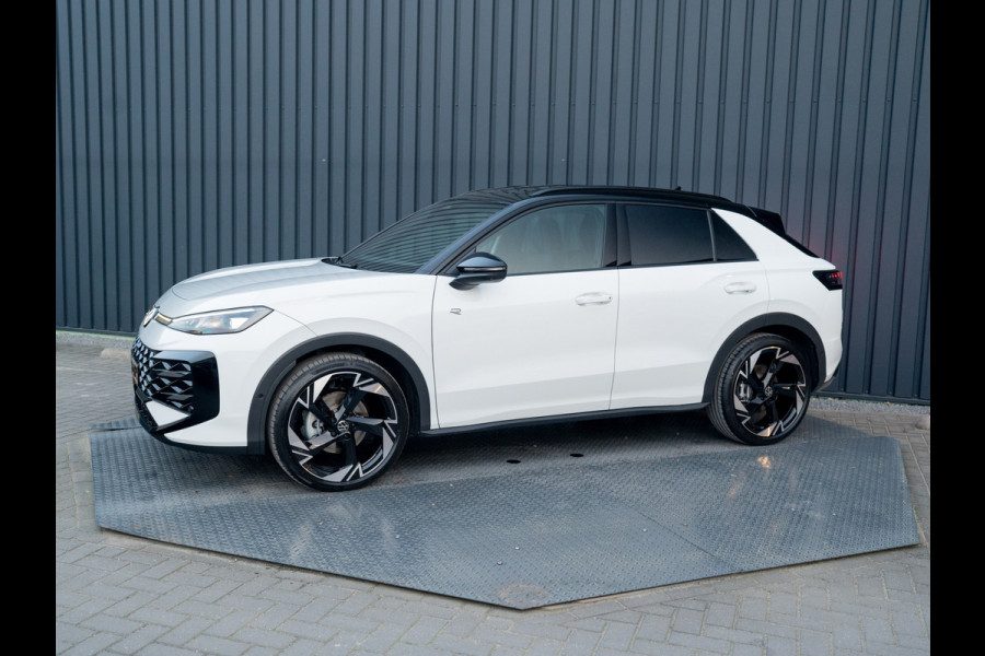 Volkswagen T-Roc 1.5 eTsi R-Line First Edition | Black Style | 360 Camera | Head Up | Elk. A-klep | IQ Light | Prijs Rijklaar!!